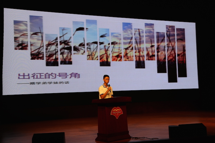 15届毕业学长——龙俊潇精彩演讲.JPG