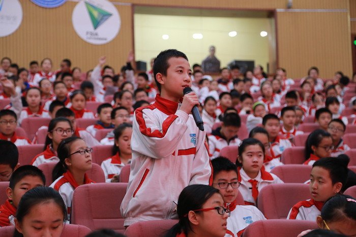 学生们积极互动.JPG
