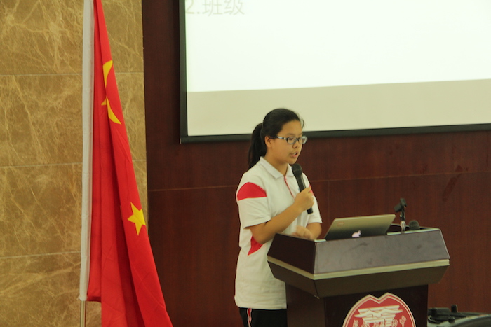 1学生会主席潘欣雨发言.JPG