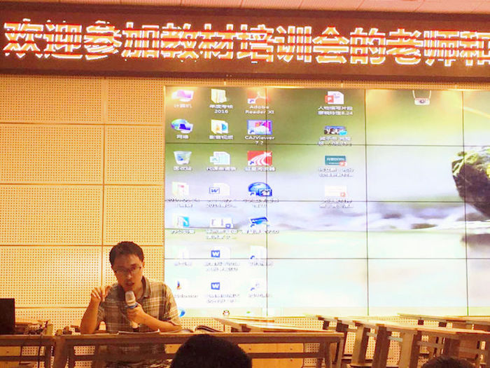 3唐霖勇老师评课.jpg